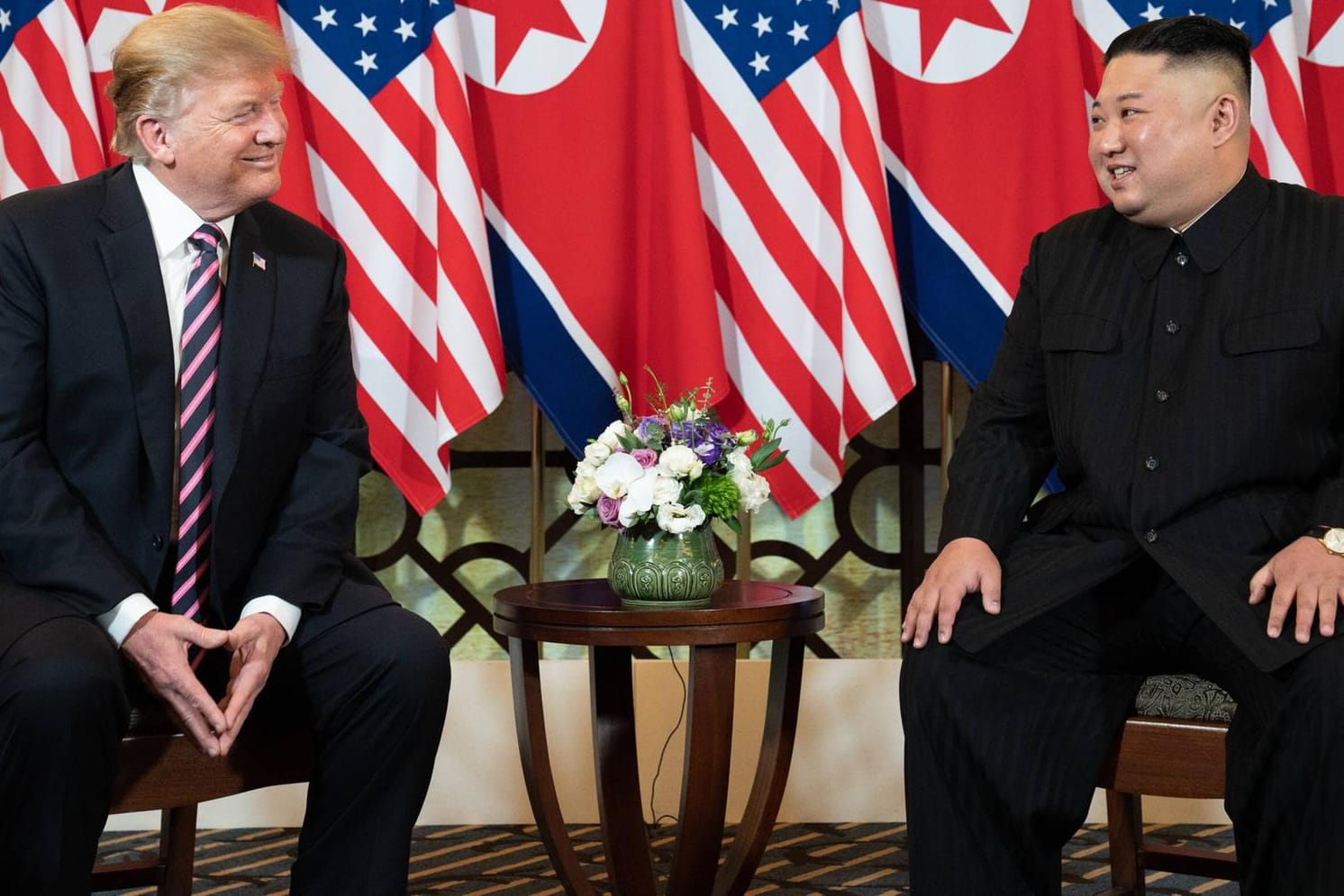 Donald Trump und Kim Jong Un bei ihrem Treffen im Februar: Kim hat Trump einen Brief zum Geburtstag geschickt.