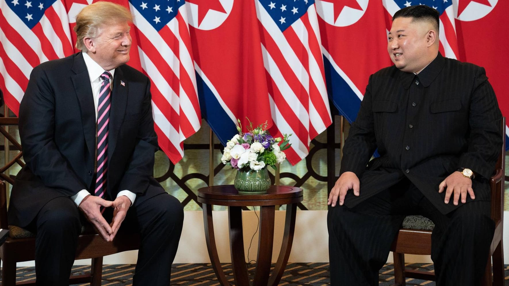 Donald Trump und Kim Jong Un bei ihrem Treffen im Februar: Kim hat Trump einen Brief zum Geburtstag geschickt.