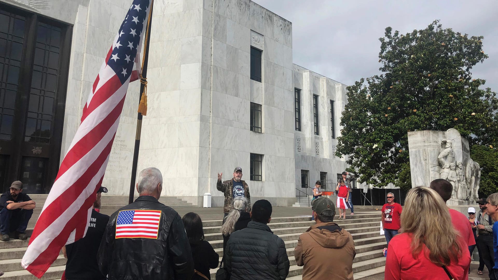 Anhänger der Republikaner vor dem Parlament in Oregon.