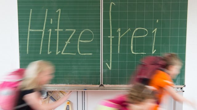 Haben Kinder Hitzefrei, müssen Eltern schnell eine Kinderbetreuung organisieren.