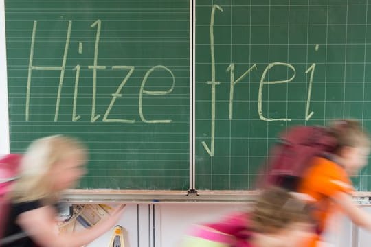 Haben Kinder Hitzefrei, müssen Eltern schnell eine Kinderbetreuung organisieren.