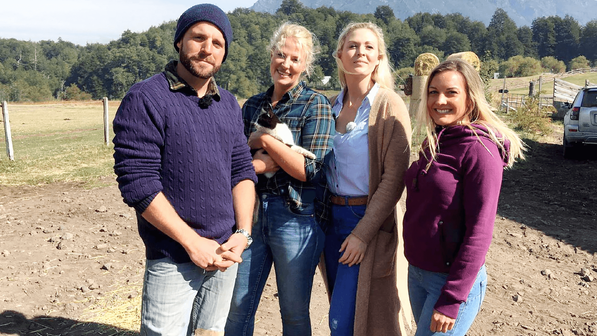 Marco aus Chile mit seinen "schönen Blondinen" Antonia (2.v.l.), Vanessa, Sabrina (r.).