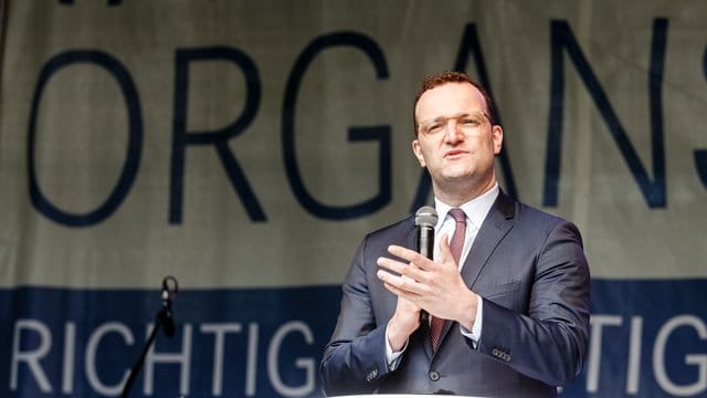 Jens Spahn spricht während des Tags der Organspende in Kiel (Archiv).
