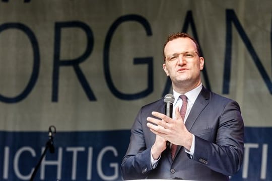 Jens Spahn spricht während des Tags der Organspende in Kiel (Archiv).