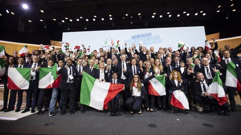 Die italienische Delegation feiert die Olympia-Vergabe nach Mailand.