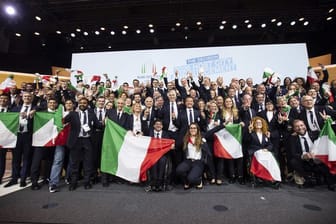 Die italienische Delegation feiert die Olympia-Vergabe nach Mailand.