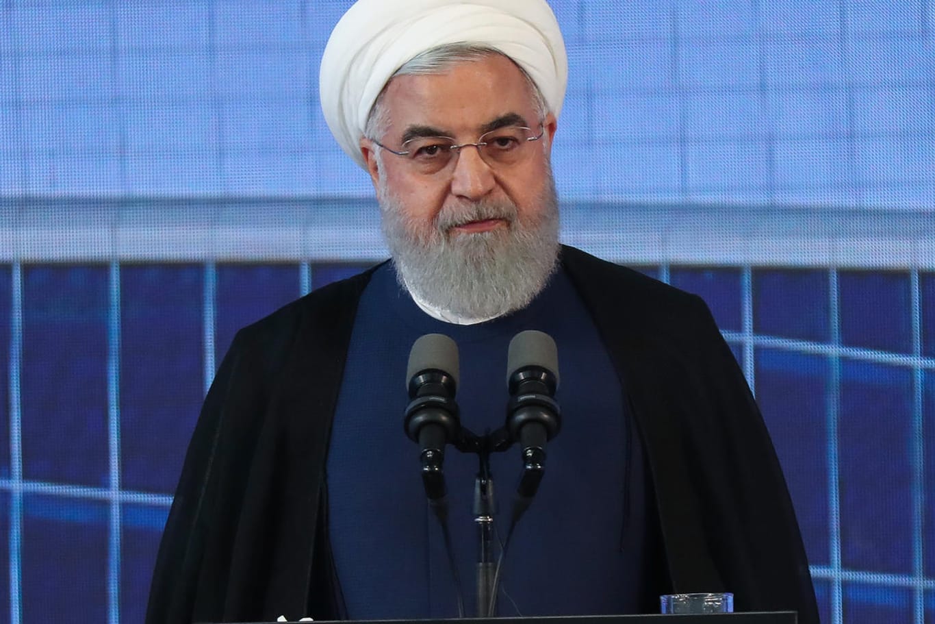 Hassan Ruhani, Präsident des Iran: "Sanktionen gegen den obersten Führers des Landes sind unverschämt und ein Zeichen geistiger Behinderung".