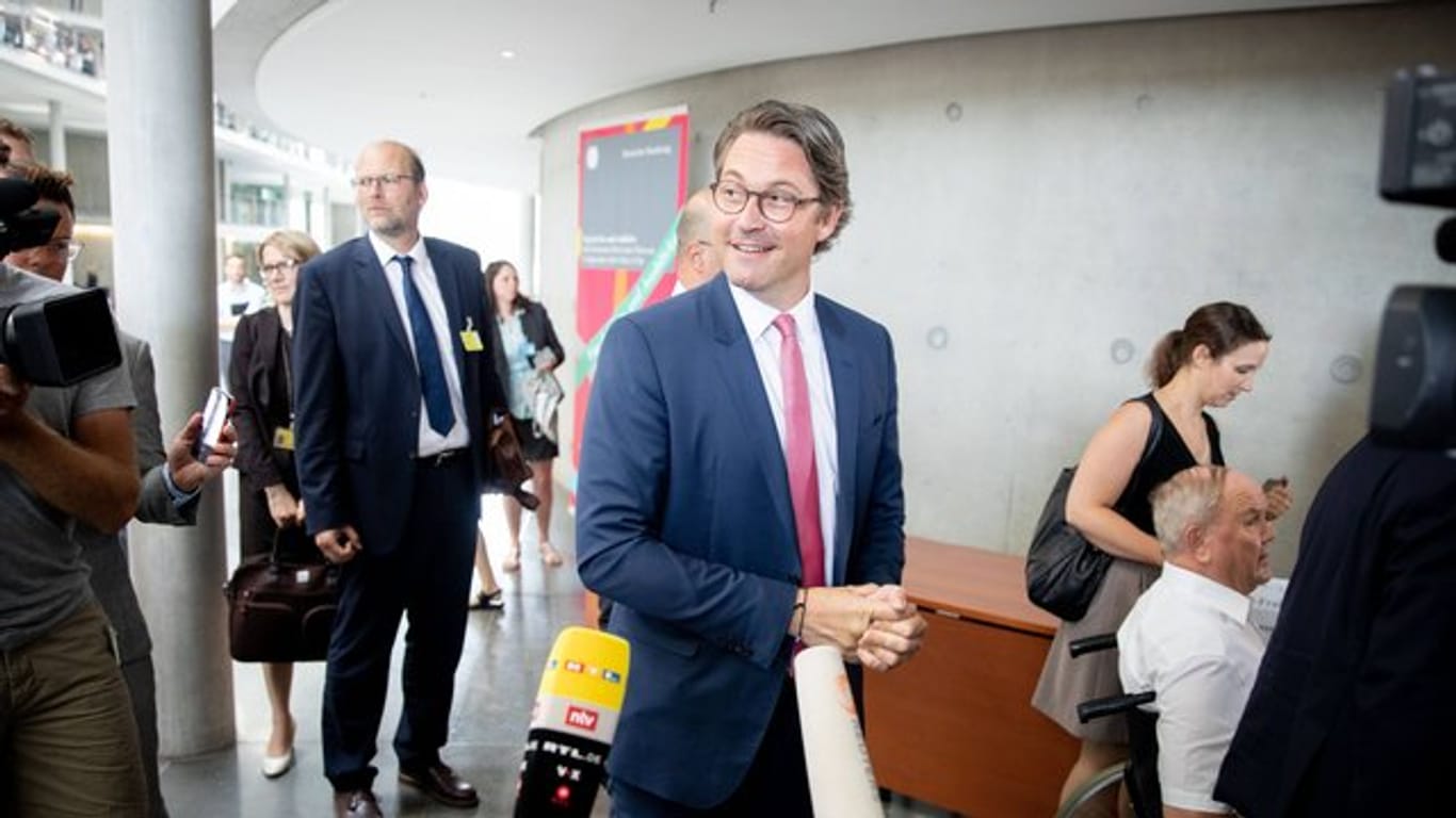 Bundesverkehrsminister Andreas Scheuer kommt zum Verkehrsausschuss des Bundestages.