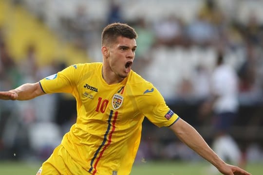 Die Rumänen um Ianis Hagi rechnen sich gegen Deutschland Chancen aus.