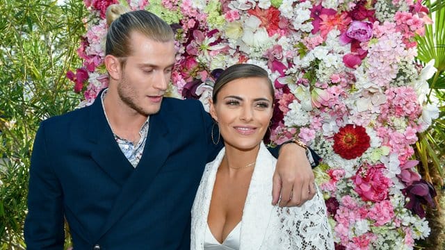 Sophia Thomalla und ihr Freund Loris Karius beim Sommerfest von "Ein Herz für Kinder" in Berlin. Sophia Thomalla und ihr Freund Loris Karius beim Sommerfest von "Ein Herz für Kinder" in Berlin.