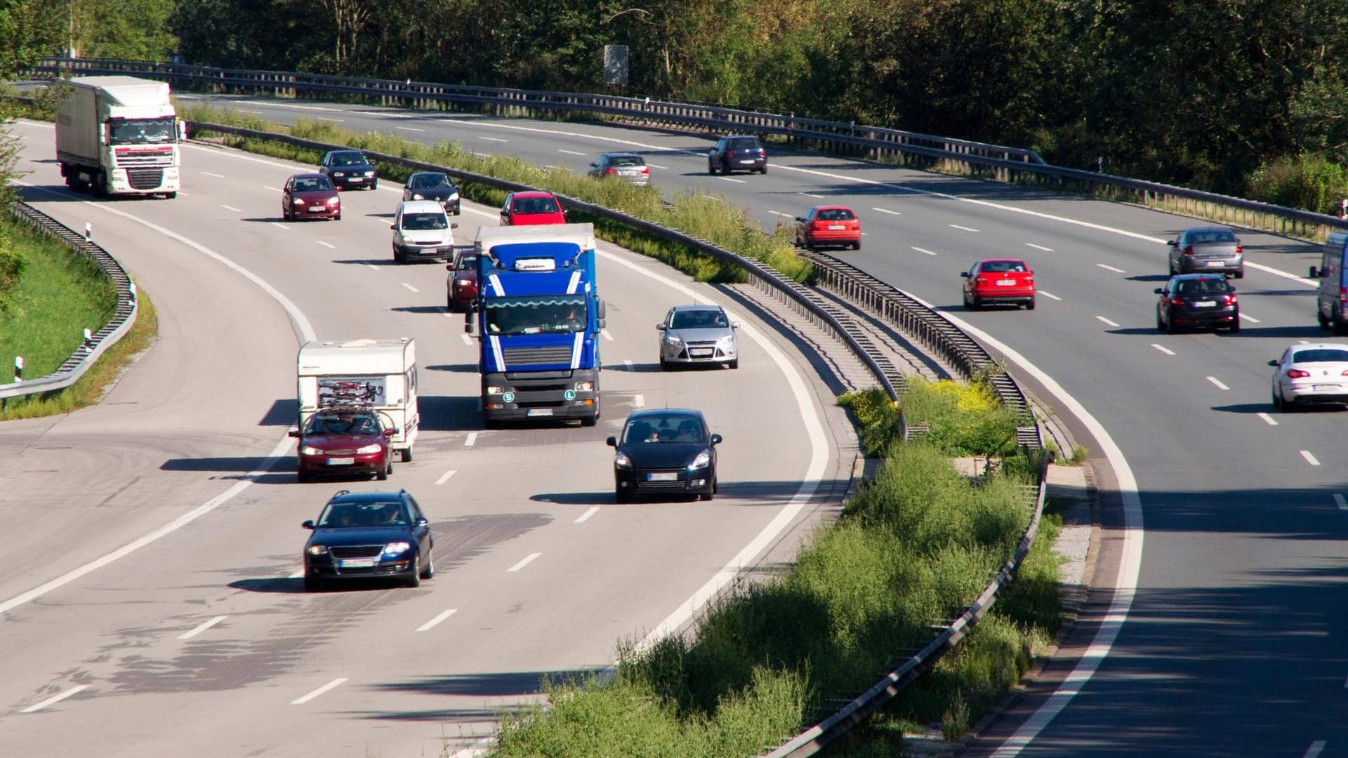 Die A8 bei München: Nahe der Ausfahrtstelle Langwied kam es am Montag zu einer gefährlichen Situation. Die A8 bei München: Nahe der Ausfahrtstelle Langwied kam es am Montag zu einer gefährlichen Situation.