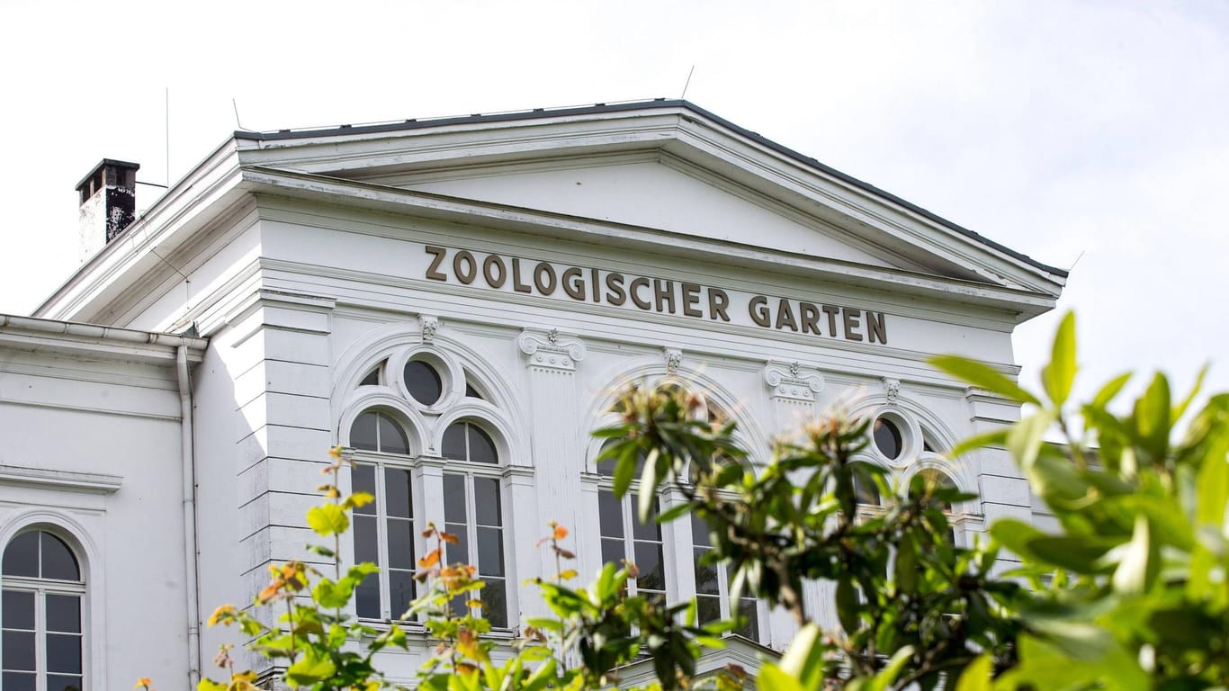 Hauptgebäude des Wuppertaler Zoos: Der Eintritt für Kinder bald günstiger werden.