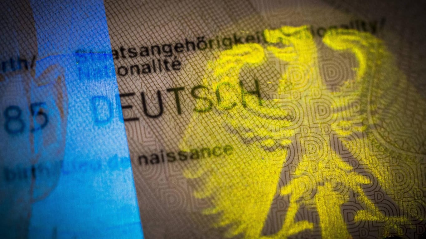 Ein deutscher Personalausweis: Die große Koalition verschärft das Staatsbürgerschaftsrecht.