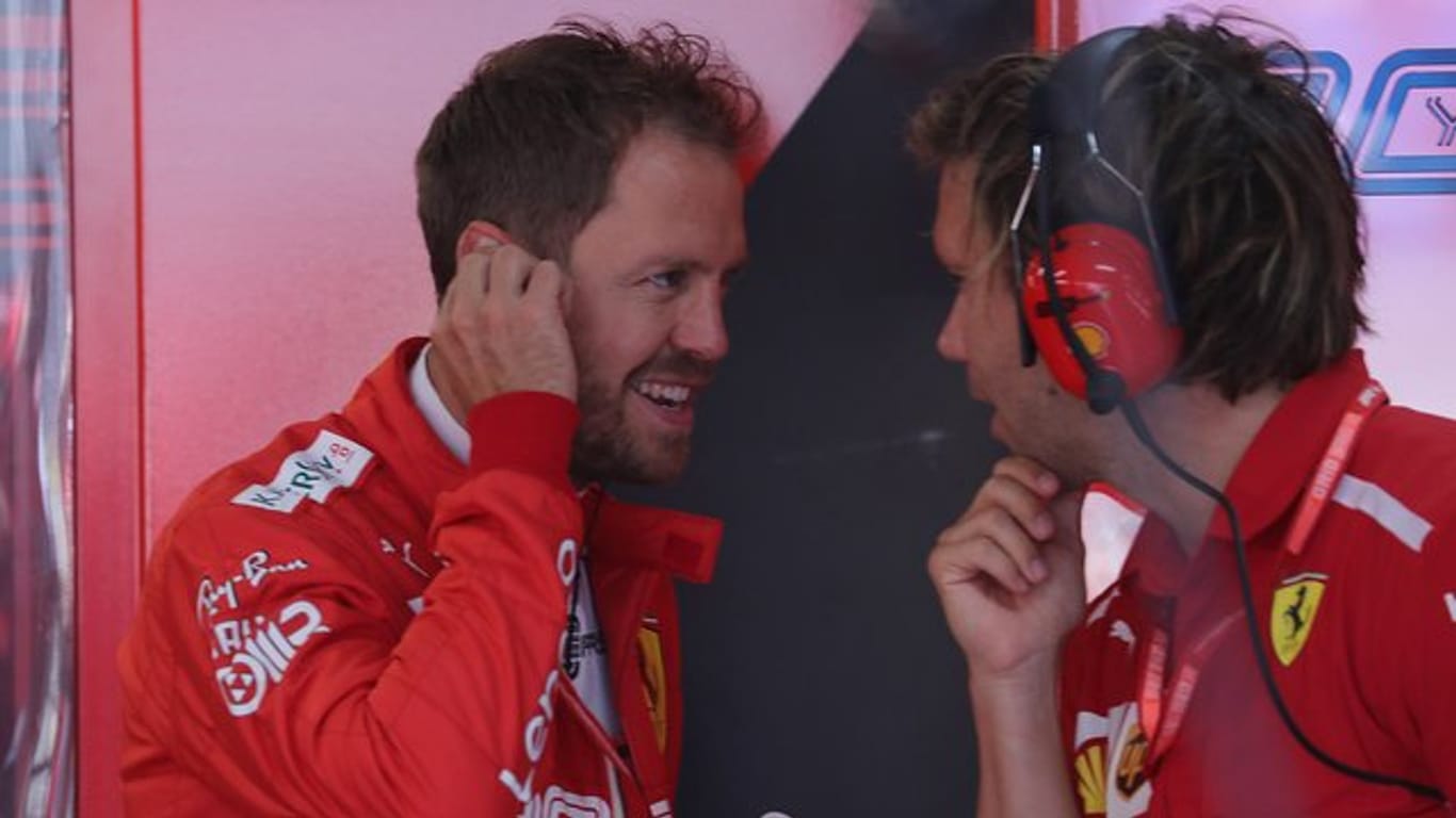 Auf der Rennstrecke von Spielberg in Österreich konnte Sebastian Vettel (l) noch nie gewinnen.