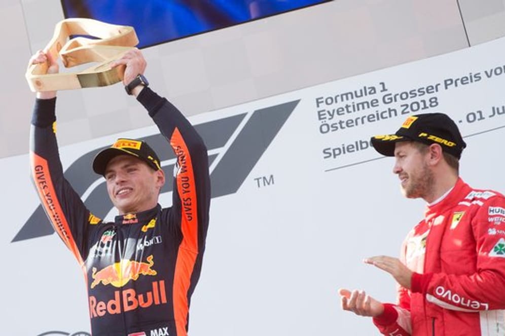 Siegte 2018 in Spielberg: Red-Bull-Pilot Max Verstappen (l).