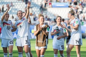 Deutschlands Fußball-Frauen auch nach dem Spiel gegen Schweden Grund zum Jubel haben.