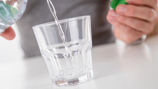 Das Lebenselixir: Wasser ist wichtig - im Handel gibt es dabei eine große Vielfalt.