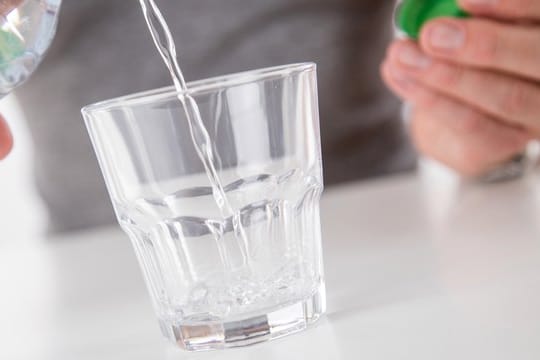 Das Lebenselixir: Wasser ist wichtig - im Handel gibt es dabei eine große Vielfalt.