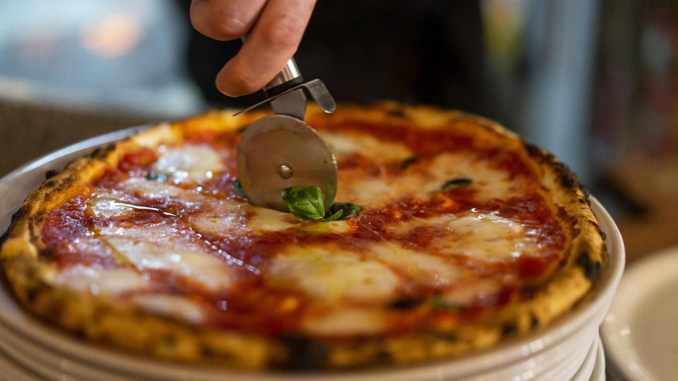 Ein Pizza: In Dresden hat ein Mann ein Restaurant überfallen. (Symbolbild)
