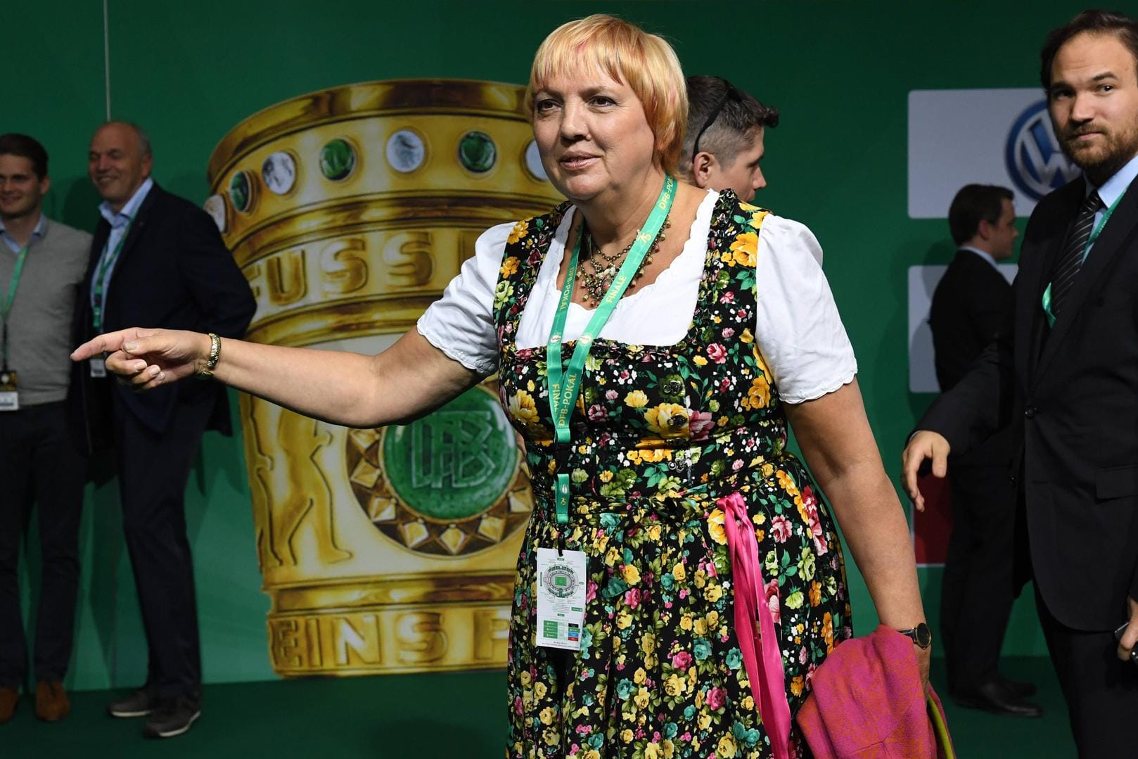 Politikerin beim Fußball: Claudia Roth besuchte das DFB-Pokalfinale 2018 in Berlin.