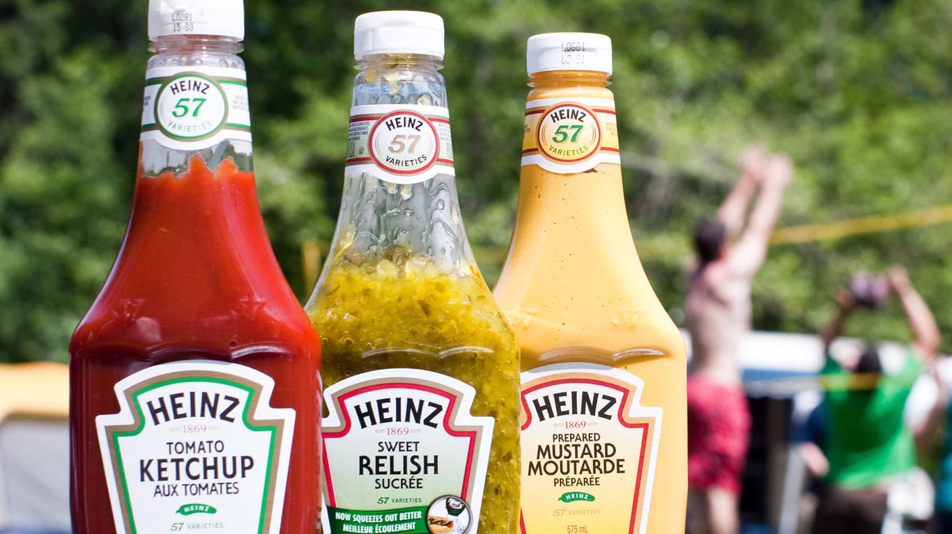 Ketchup- und Grillsoßen von Kraft Heinz: Bald sollen sie wieder in den Supermarktregalen von Edeka zu finden sein.