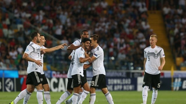 Deutschlands U21-Fußballer wollen auch nach dem EM-Halbfinale jubeln.