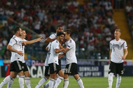 Deutschlands U21-Fußballer wollen auch nach dem EM-Halbfinale jubeln.