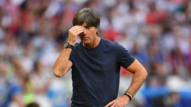 Fassungslos: Bundestrainer Joachim Löw nach dem WM-Aus in Russland.