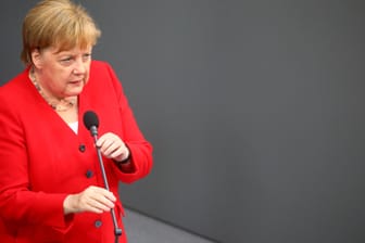 Merkel im Bundestag: Die Kanzlerin beantwortet Fragen der Abgeordneten.