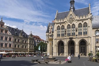 Rathaus am Fischmarkt in Erfurt: In vier Städten mussten die Rathäuser geräumt werden. (Archivbild)
