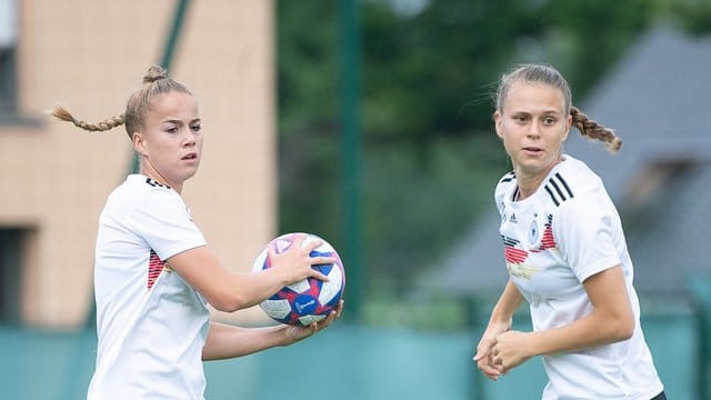 Fokussiert auf Schweden: Giulia Gwinn (l) und Klara Bühl.