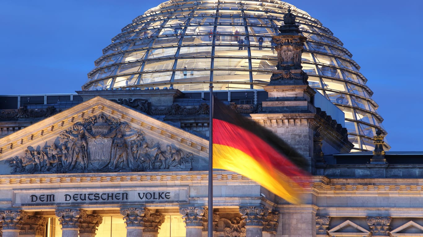Der Reichstag (Symbolbild): 35 Porzent der Deutschen wünschen sich, dass der Staat die Digitalisierung gestalten sollte.