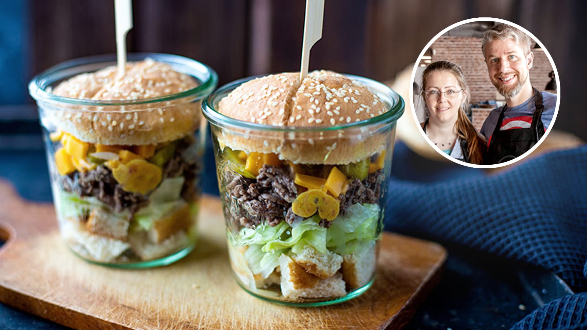 Burger im Glas: Wenn er über Nacht im Kühlschrank ziehen kann, schmeckt er am nächsten Tag noch besser.