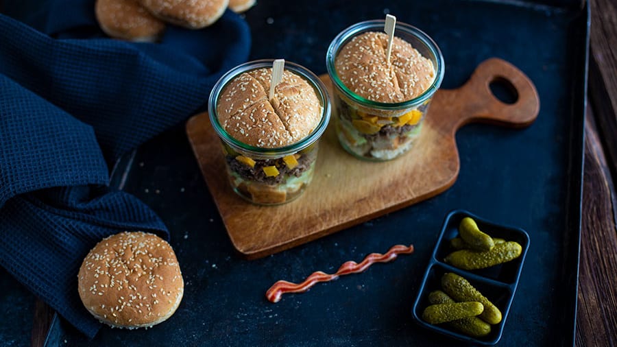 Burger im Glas: Er sieht spektakulär aus, die Zubereitung ist aber einfach.