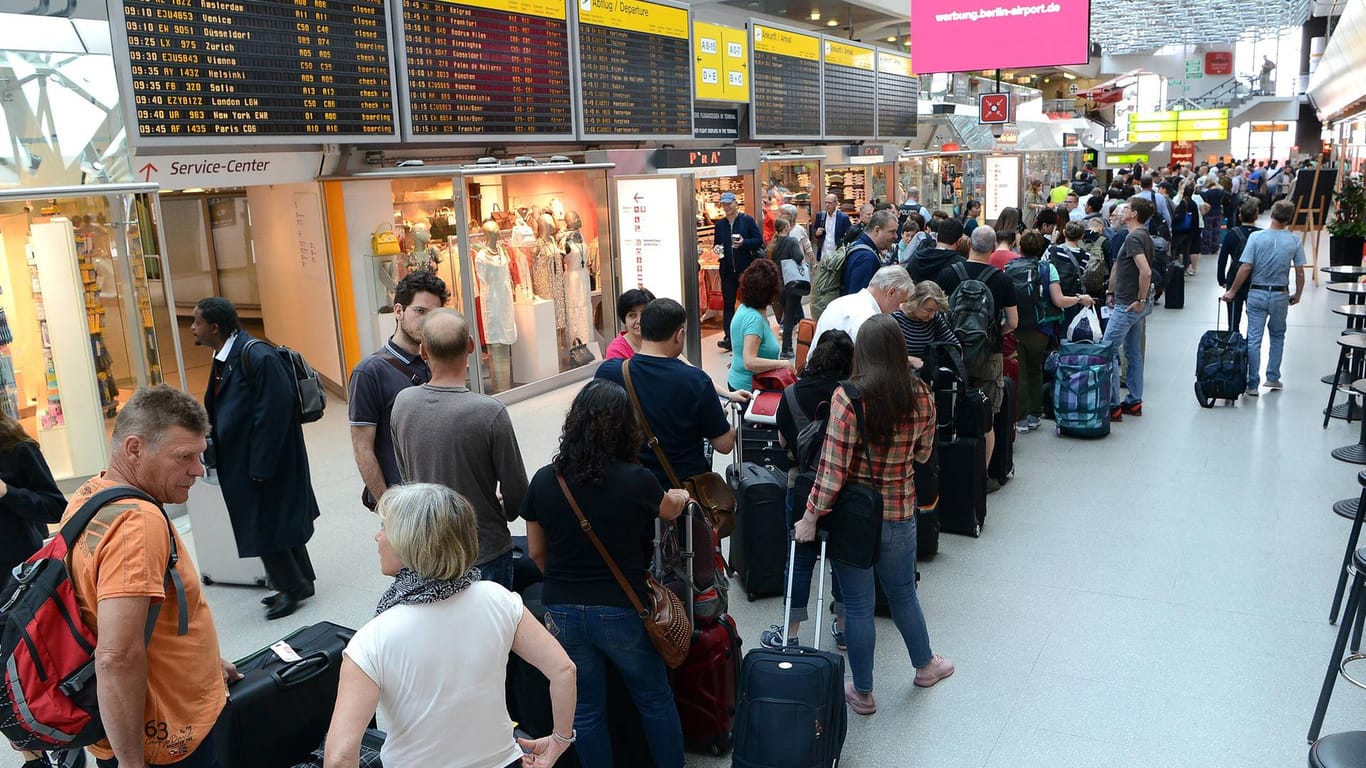 Flughafen Berlin Tegel: Bei stundenlanger Verspätung ist die Airline nicht zwangsläufig zu Entschädigungen verpflichtet.