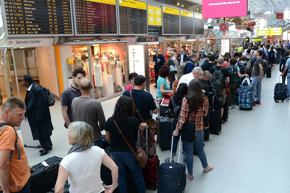 Flughafen Berlin Tegel: Bei stundenlanger Verspätung ist die Airline nicht zwangsläufig zu Entschädigungen verpflichtet.