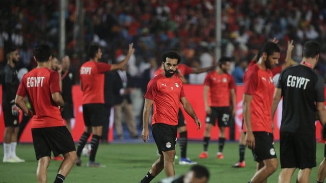 Ägypten mit Liverpool-Star Mohamed Salah (M) steht durch den 2:0-Sieg über Kongo im Achtelfinale des Afrika-Cups. Ägypten mit Liverpool-Star Mohamed Salah (M) steht durch den 2:0-Sieg über Kongo im Achtelfinale des Afrika-Cups.