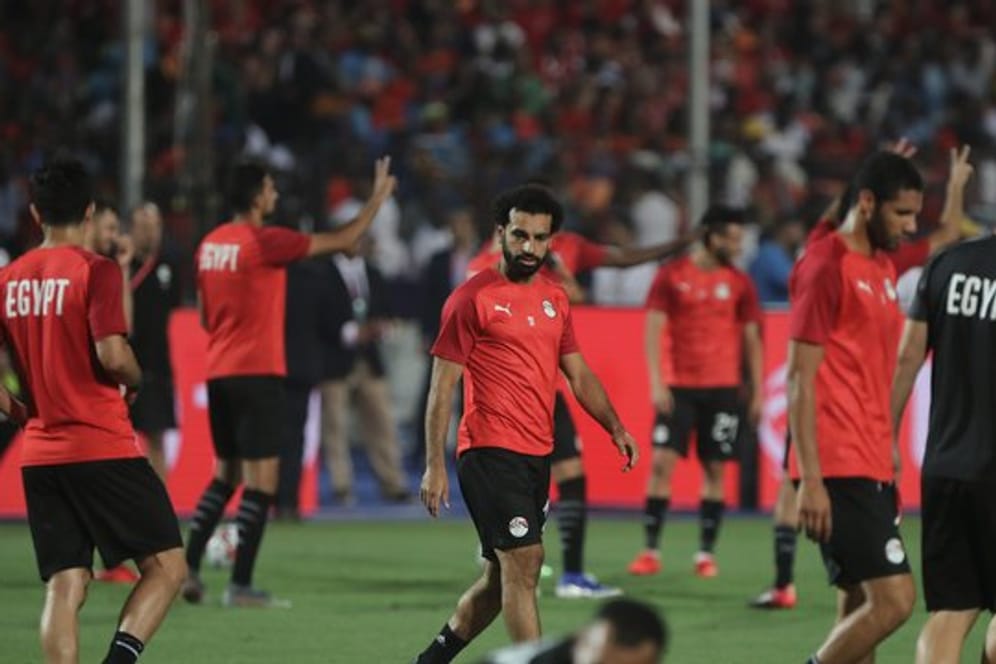 Ägypten mit Liverpool-Star Mohamed Salah (M) steht durch den 2:0-Sieg über Kongo im Achtelfinale des Afrika-Cups.