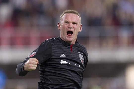 Wayne Rooney erzielte ein Tor von hinter der Mittellinie.