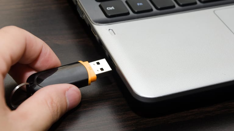 Ein USB-Stick: Ab 2020 müssen Anbieter der Speichermedien 0,30 Cent zahlen.