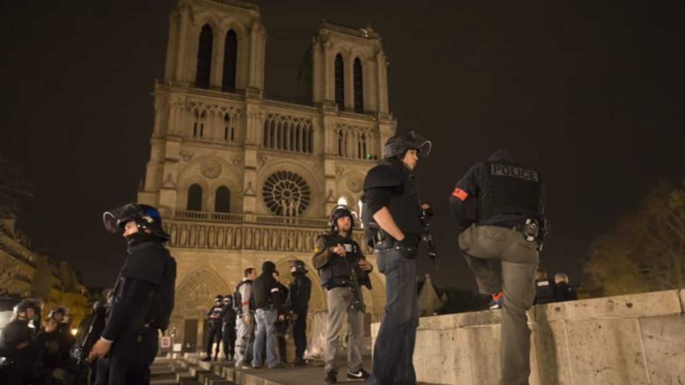 Bei den Anschlägen in Paris im November 2015 hatten Terroristen des "Islamischen Staats" (IS) 130 Menschen getötet.