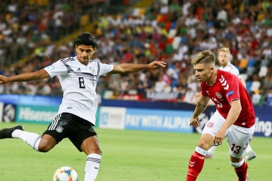 Der Däne Mads Pedersen (r) kommt nach Augsburg.
