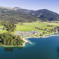 Campingplatz in Österreich: Wer etwas Komfort sucht und ein paar Tage länger bleiben möchte, sollte sich gegen einen Stellplatz entscheiden.