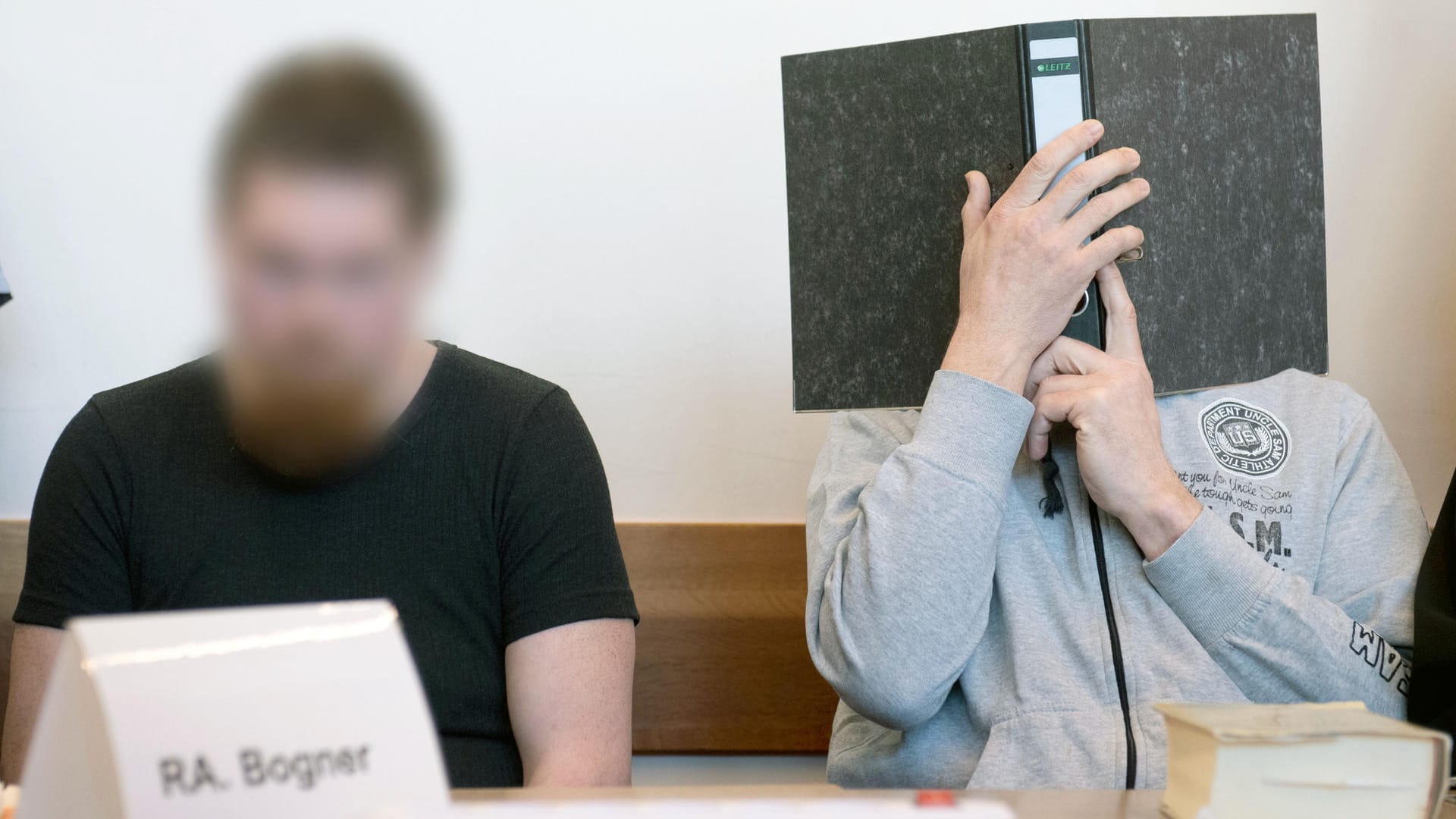 Prozess in Detmold: Die Angeklagten Mario S. (l.) und Andreas V. haben Geständnisse abgelegt.