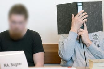 Prozess in Detmold: Die Angeklagten Mario S. (l.) und Andreas V. haben Geständnisse abgelegt.