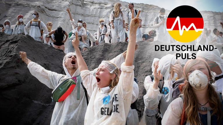 Klimaaktivisten stürmen den Braunkohle-Tagebau in Garzweiler: Das Thema Klima- und Umweltschutz wird von den Deutschen laut einer exklusiven Umfrage von t-online.de als zweitwichtigstes Thema eingeschätzt.