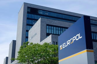 Europol-Zentrale in Den Haag: Insgesamt hatten die EU-Mitgliedstaaten 2018 dem Bericht zufolge 129 Terroranschläge gemeldet.