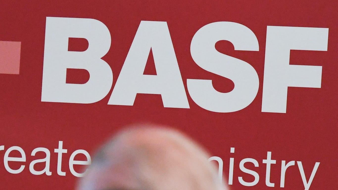 BASF-Logo: Erste Änderungen der neuen Konzernstruktur sollen Anfang Januar 2020 in Kraft treten.