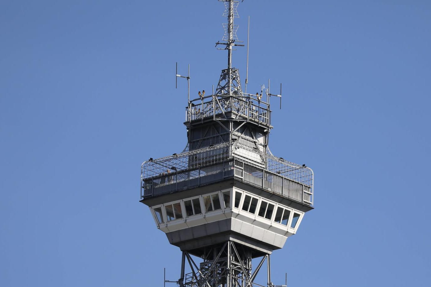 Berliner Funkturm: Der 146,7 Meter hohe Stahlfachwerkturm auf dem Messegelände im Ortsteil Westend ist eines der Wahrzeichen der Stadt.