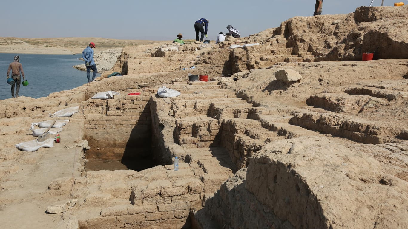 Ein deutsch-kurdisches Archäologenteam hat am Ostufer des Tigris einen Palast aus der Bronzezeit entdeckt: Hier der Blick von Süden auf den Palast von Kemune.